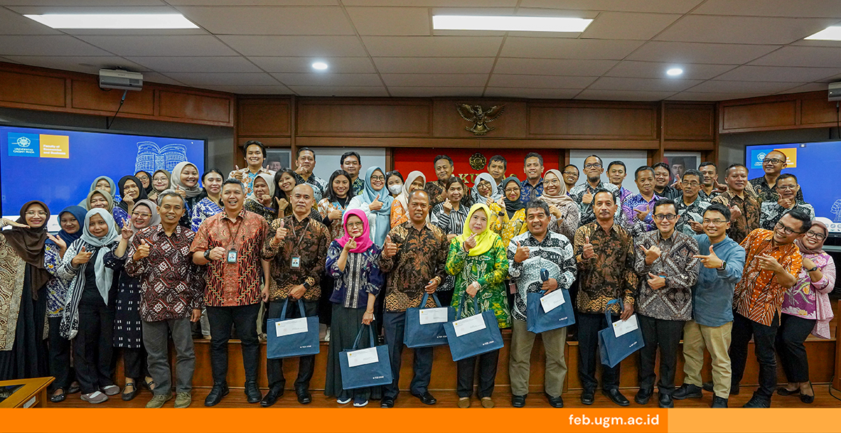 Fakultas Ekonomika dan Bisnis Universitas Gadjah Mada Gelar Pelepasan Purnabakti Staf Profesional