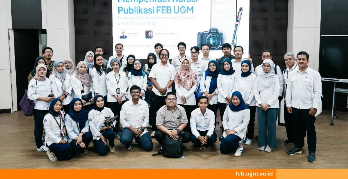 Staf humas, staf profesional, dan mahasiswa FEB UGM mengikuti workshop penulisan berita dan fotografi pada 19 Mei 2025 di Ruang Audio Visual untuk memperkuat kualitas publikasi institusi.