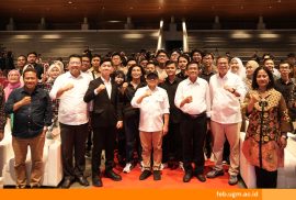 Menko Abdul Muhaimin Iskandar menyampaikan strategi pemberdayaan UMKM melalui investasi inklusif di seminar FEB UGM.