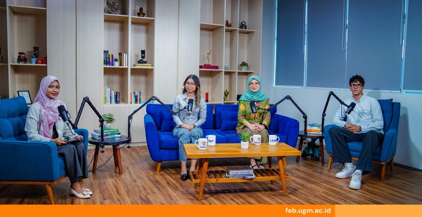 Students from various countries interact during the “FEB Overview” event, showcasing the international environment of the IUP FEB UGM program.