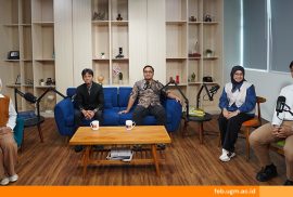 Dosen dan mahasiswa FEB UGM tampil dalam live streaming FEB Overview edisi program Magister Manajemen dan Ekonomika Pembangunan.