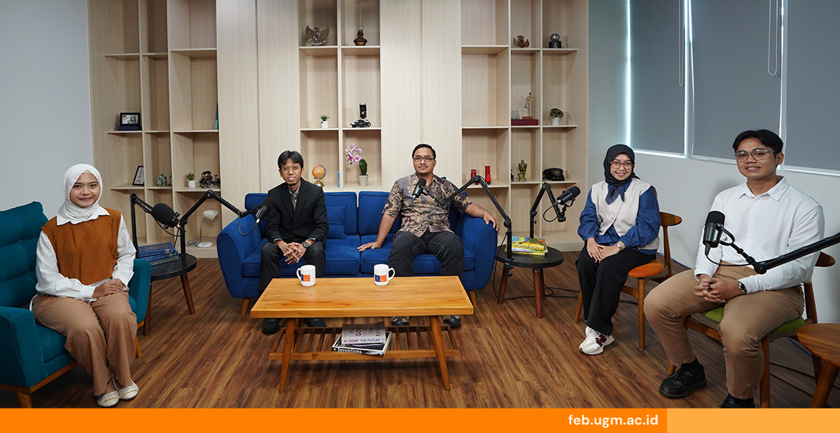 Dosen dan mahasiswa FEB UGM tampil dalam live streaming FEB Overview edisi program Magister Manajemen dan Ekonomika Pembangunan.