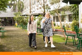 Kunjungan Baiba Thomaeus dari Lund University ke FEB UGM, didampingi oleh tim GREAT saat campus tour dalam rangka program Erasmus+ staff mobility.