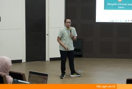 Pelatihan Penulisan Berita Humas FEB UGM membekali staf dengan keterampilan jurnalistik untuk memperkuat citra institusi di era digital.