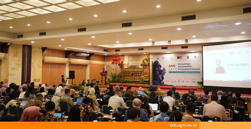 Suasana konferensi internasional AAEE 2025 di Bali yang dihadiri ratusan akademisi dari 17 negara, membahas akuntabilitas dan pembangunan berkelanjutan di negara berkembang.