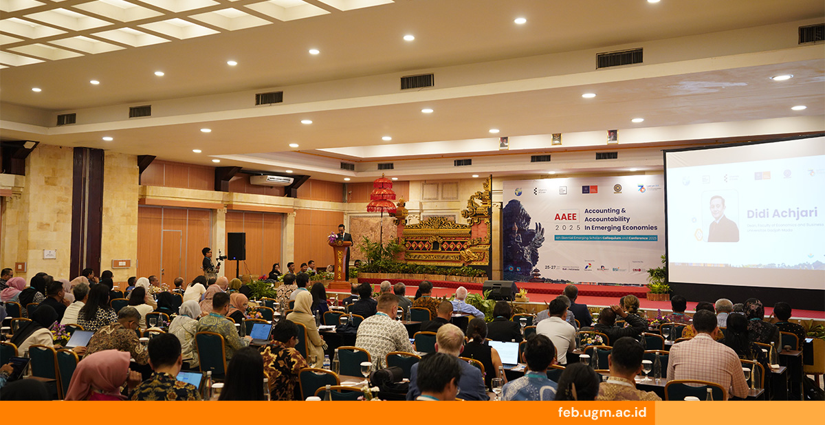 Suasana konferensi internasional AAEE 2025 di Bali yang dihadiri ratusan akademisi dari 17 negara, membahas akuntabilitas dan pembangunan berkelanjutan di negara berkembang.