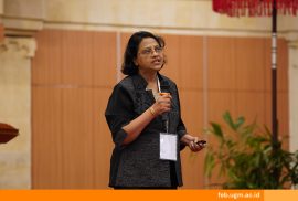 Prof. Dr. Susela Devi K Suppiah delivering a keynote on climate storytelling and sustainable accounting at AAEE 2025 Bali.