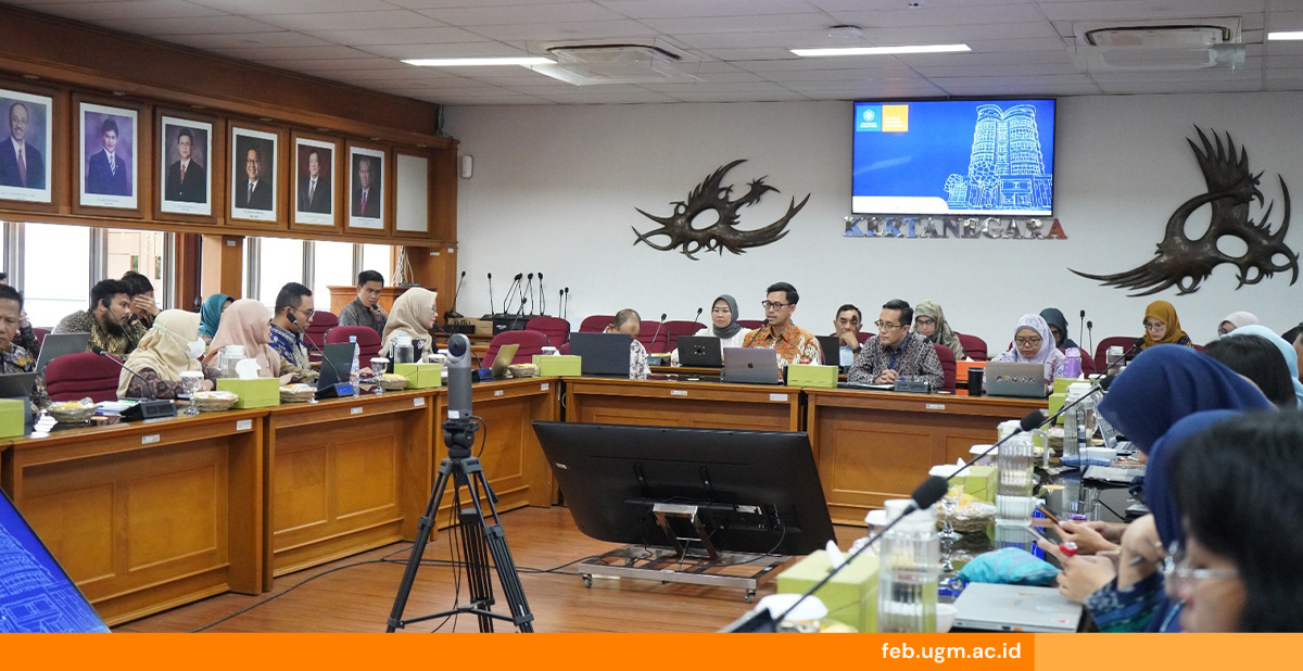 Benchmarking UNESA dan UMP