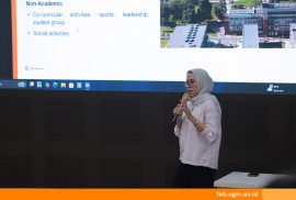 Mahasiswa FEB UGM mengikuti pelatihan persiapan studi di luar negeri untuk meningkatkan kemampuan adaptasi, wawasan lintas budaya, dan jejaring global.