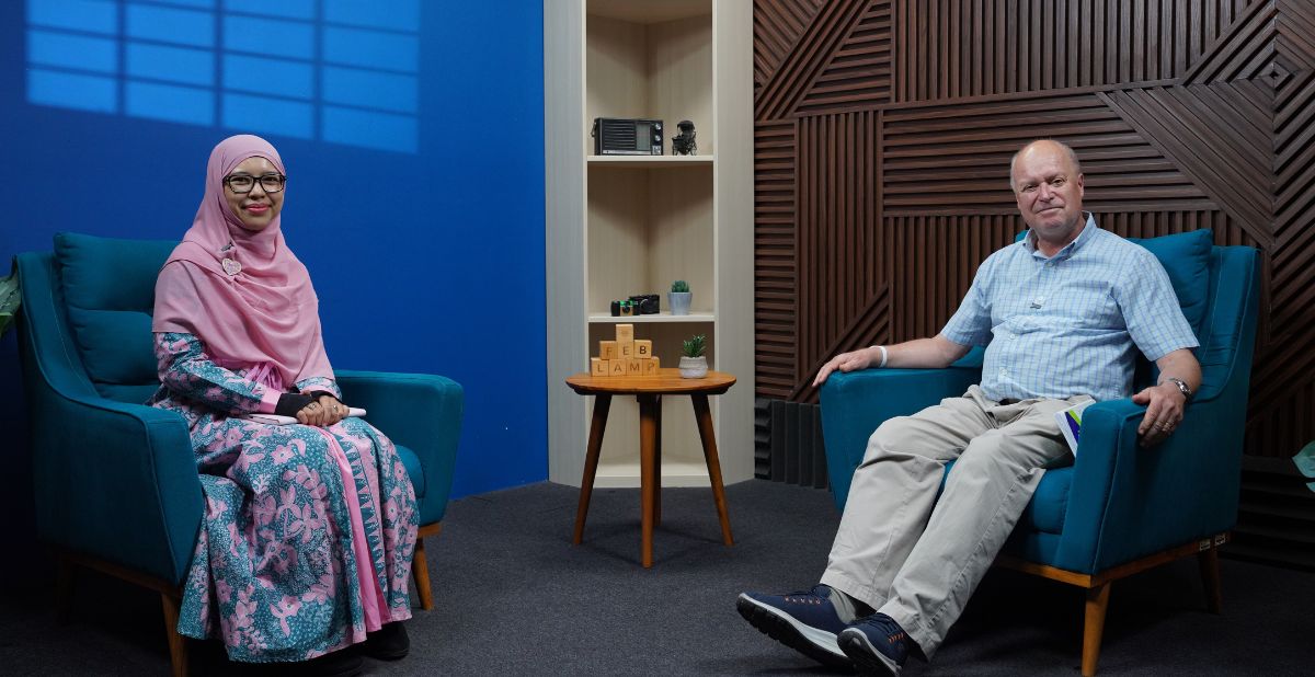 Research Series - Qisha Quarina dan Profesor Robert Simmons