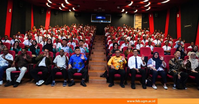FEB UGM Bekali Siswa SMKN 1 Bintuni Papua Barat dengan Literasi Keuangan dan Akuntansi Digital