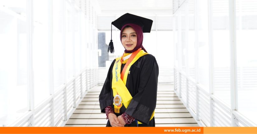 Rieska Indah Astuti - Wisudawan Terbaik FEB UGM