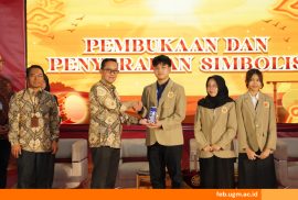 Pemberian 616 Tumbler ke Mahasiswa Baru FEB UGM