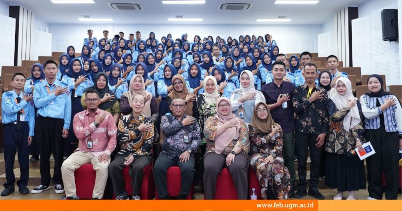 FEB UGM Bekali Siswa SMKN 1 Seputih Surabaya Wawasan Karier Bidang Akuntansi