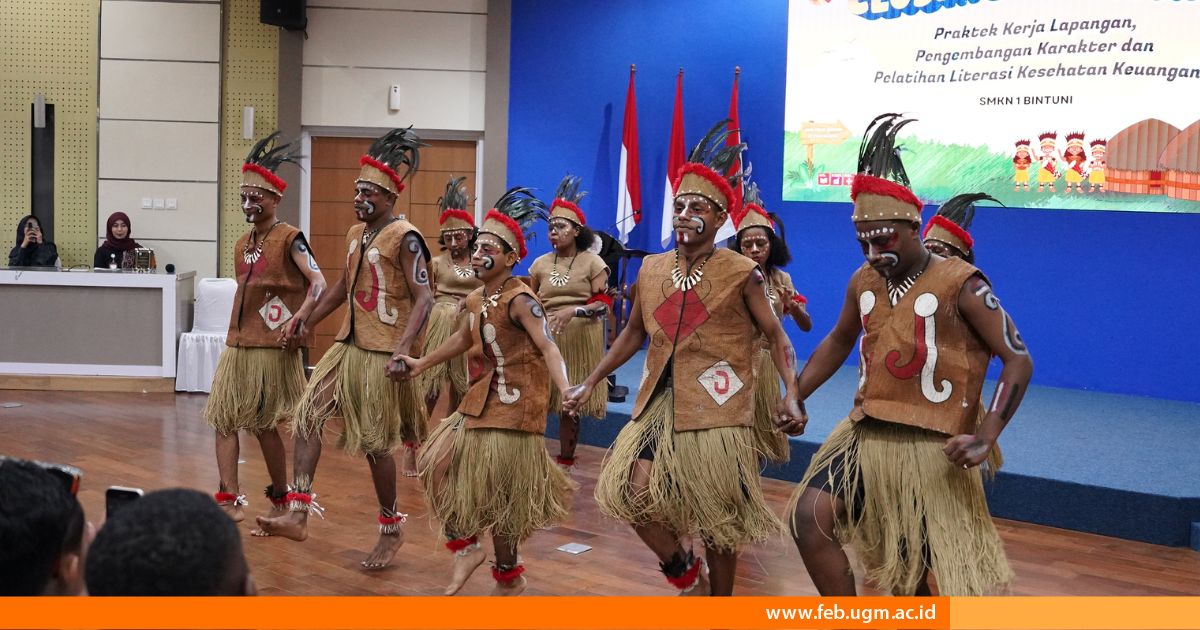 Penampilan Tari Siswa SMKN 1 Bintuni
