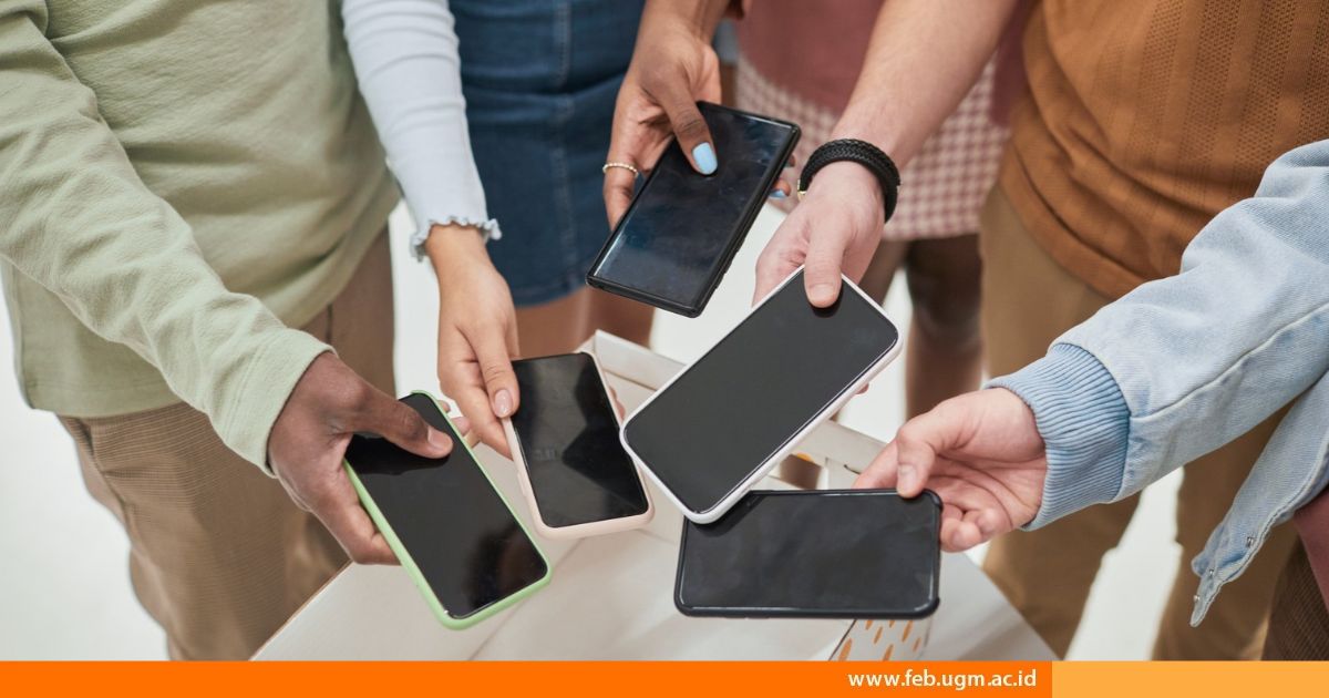 Ekonom FEB UGM Sebut Program Pembagian HP Gratis Perlu Dikaji Ulang