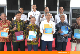 FEB UGM Lepas Enam Tenaga Kependidikan Purna Bakti