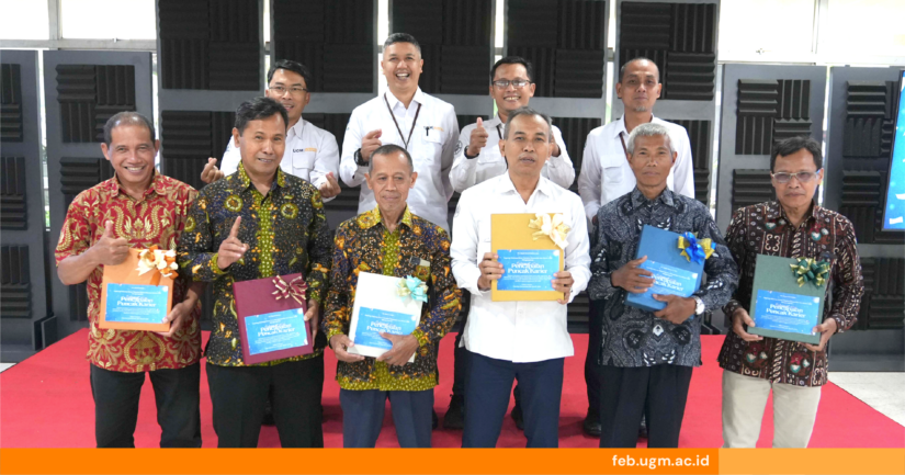 FEB UGM Lepas Enam Tenaga Kependidikan Purna Bakti