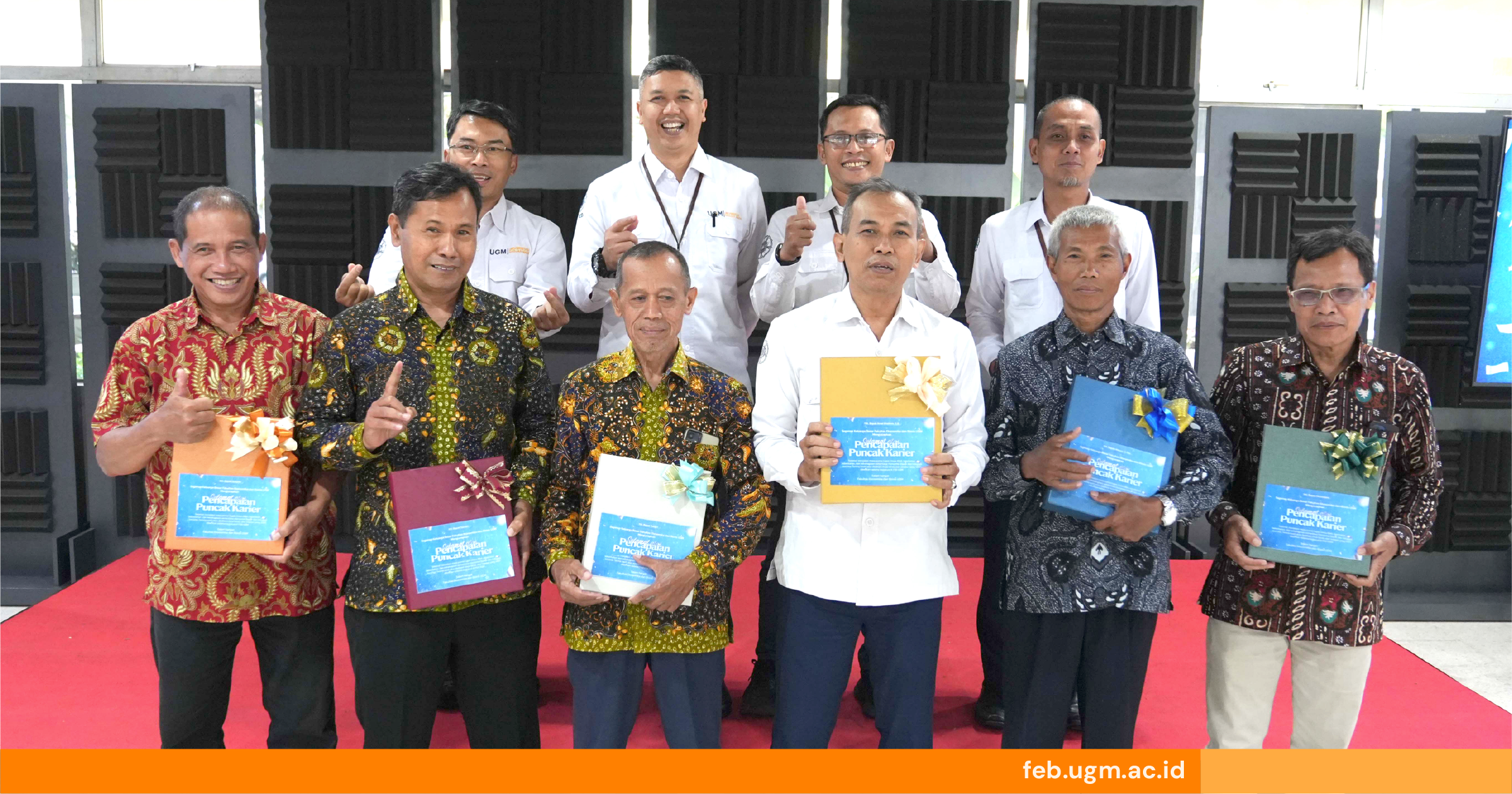 FEB UGM Lepas Enam Tenaga Kependidikan Purna Bakti